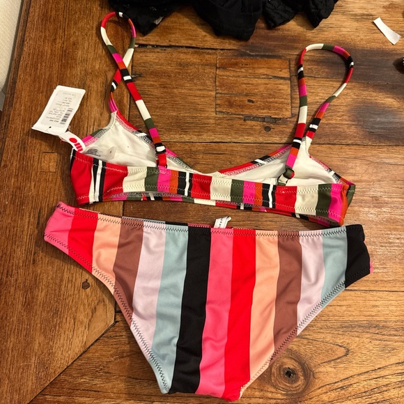 Solid and striped bikini top and bottoms size small
Top runs small - Picture 8 of 10